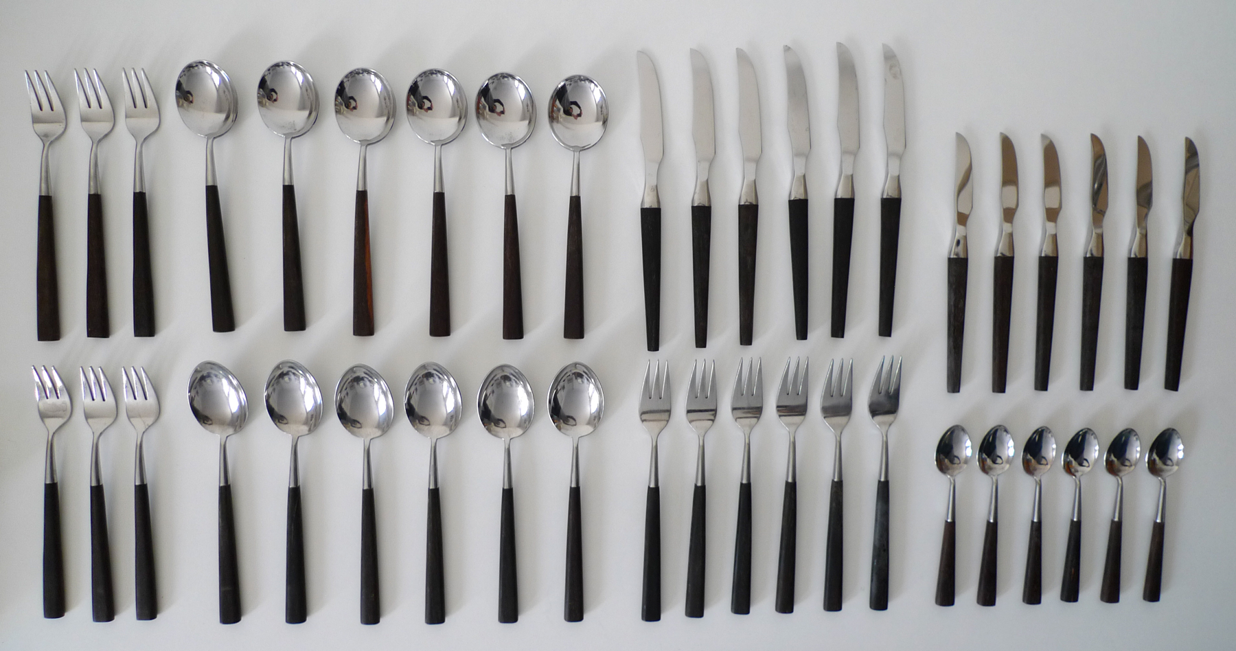 JOSEPH RODGERS ROSEWOOD 'MANHATTAN' CUTLERY SET