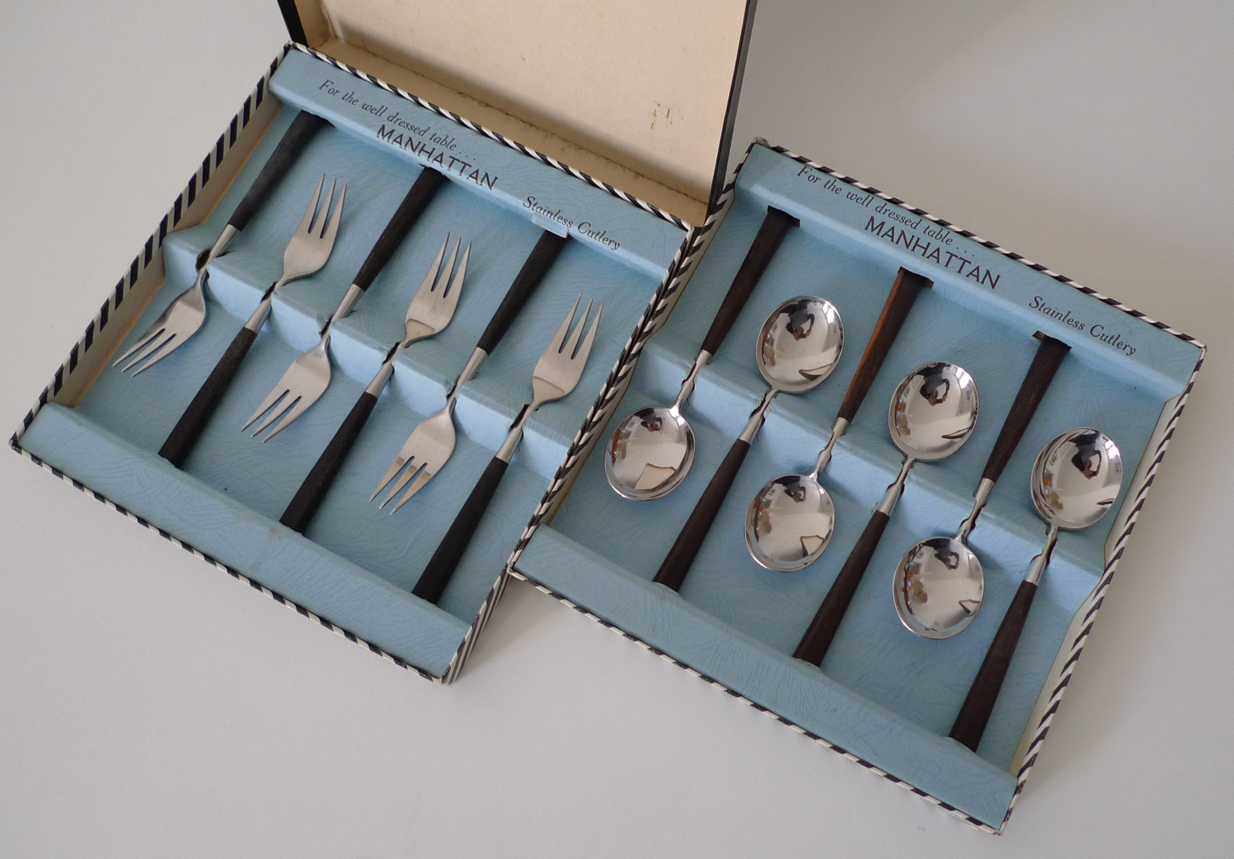 JOSEPH RODGERS ROSEWOOD 'MANHATTAN' CUTLERY SET