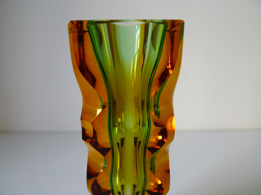 OLDRICH LIPSKY EXBOR FACETTED CUT GLASS VASE Czechoslovakia | placecalledspace