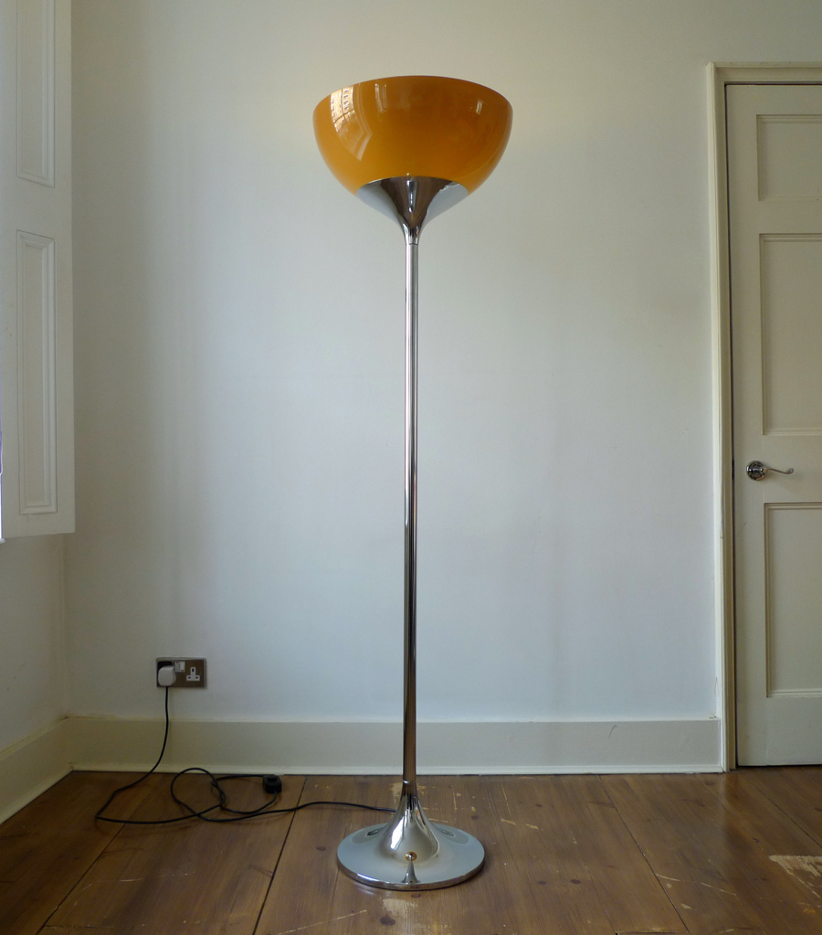 Harvey Guzzini Bud shaped standard floor uplighter lamp, 1960s, 70s