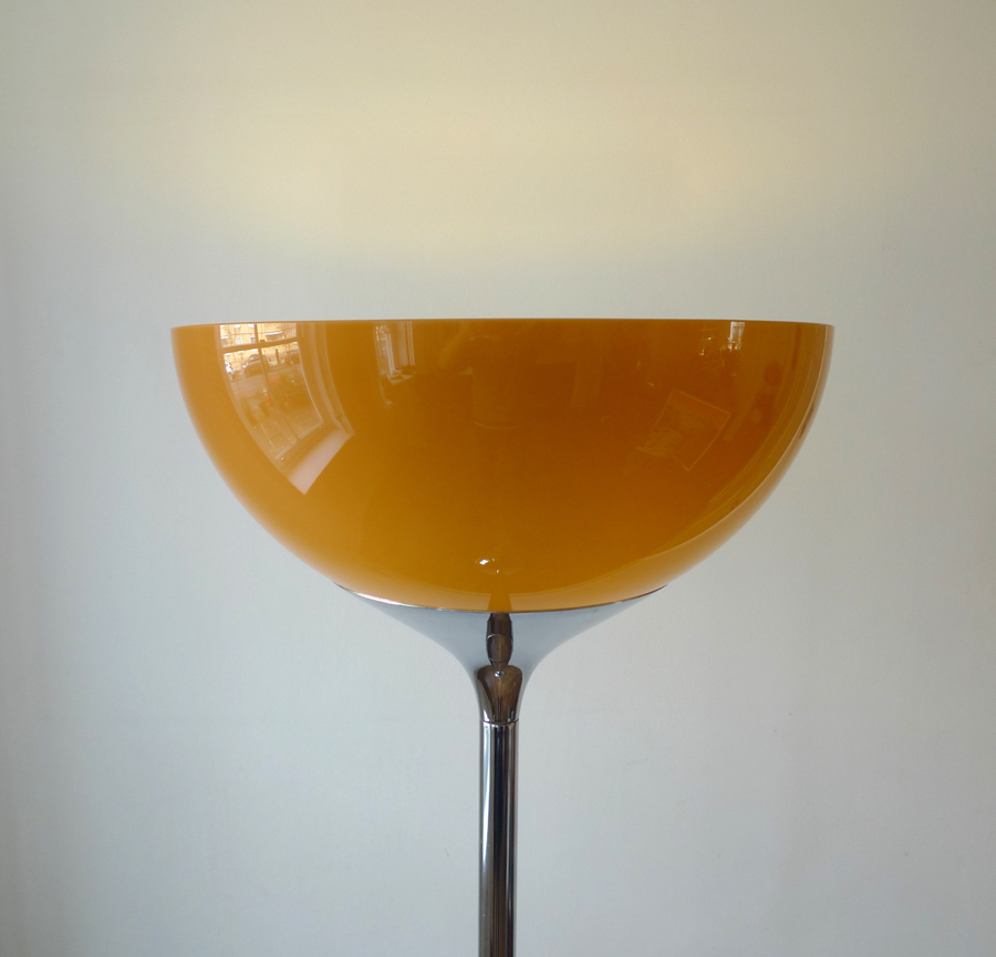 Harvey Guzzini Bud shaped standard floor uplighter lamp, 1960s, 70s