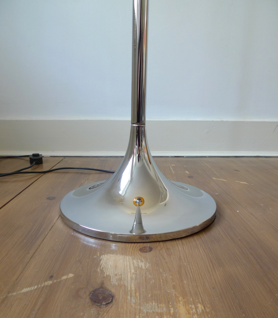 Harvey Guzzini Bud shaped standard floor uplighter lamp, 1960s, 70s