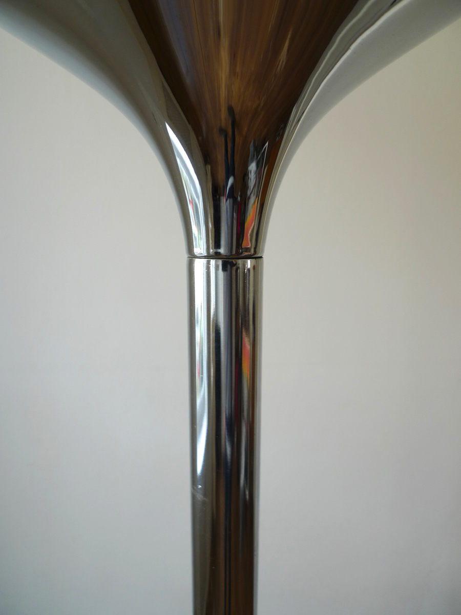 Harvey Guzzini Bud shaped standard floor uplighter lamp, 1960s, 70s