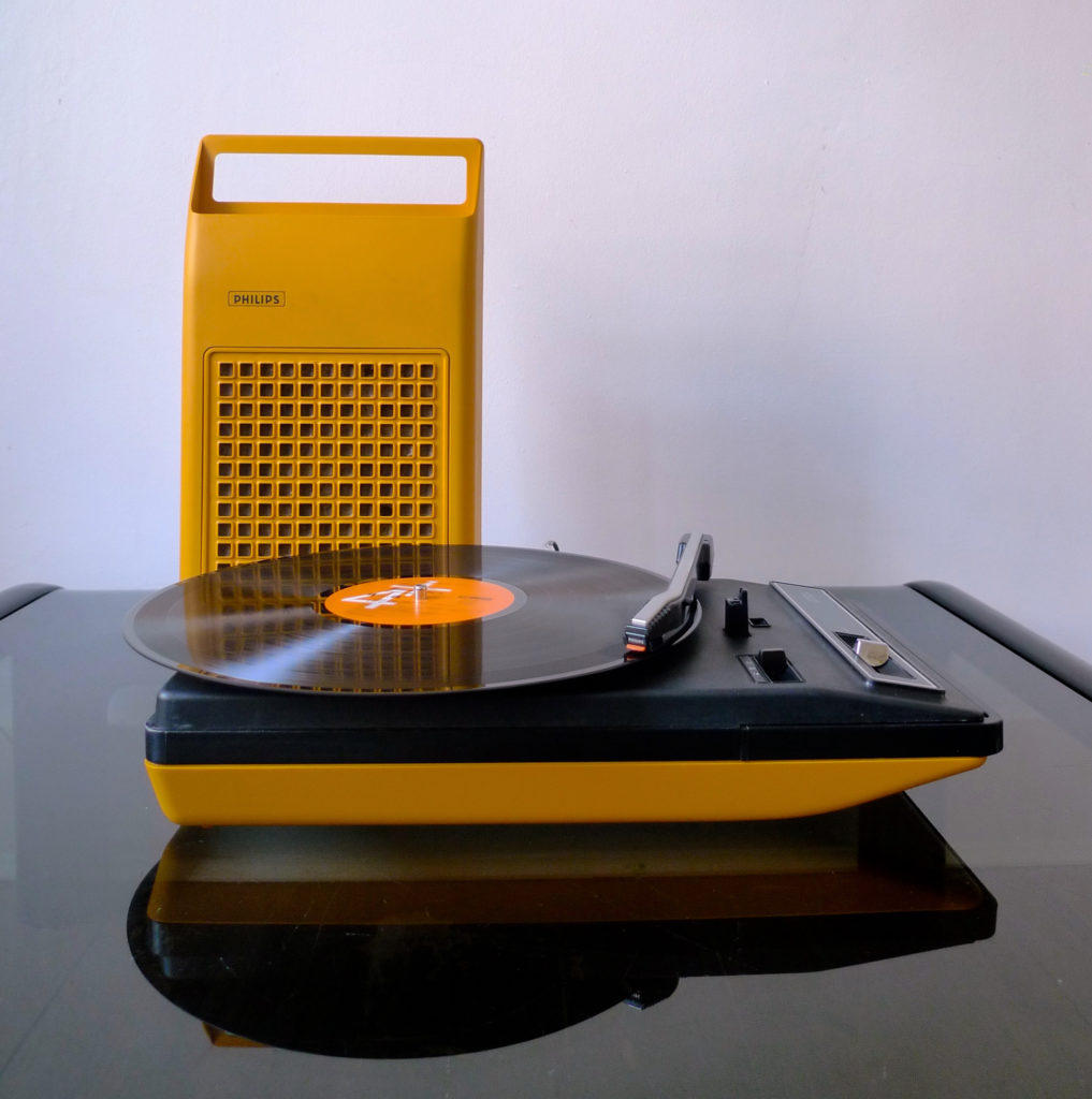 VINTAGE PHILIPS 133 PORTABLE RECORD PLAYER 1970s