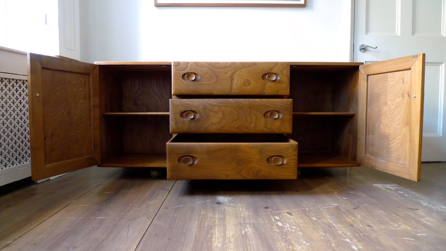 VINTAGE EARLY BLUE LABEL ERCOL WINDSOR MODEL 455 ELM SIDEBOARD 1960s
