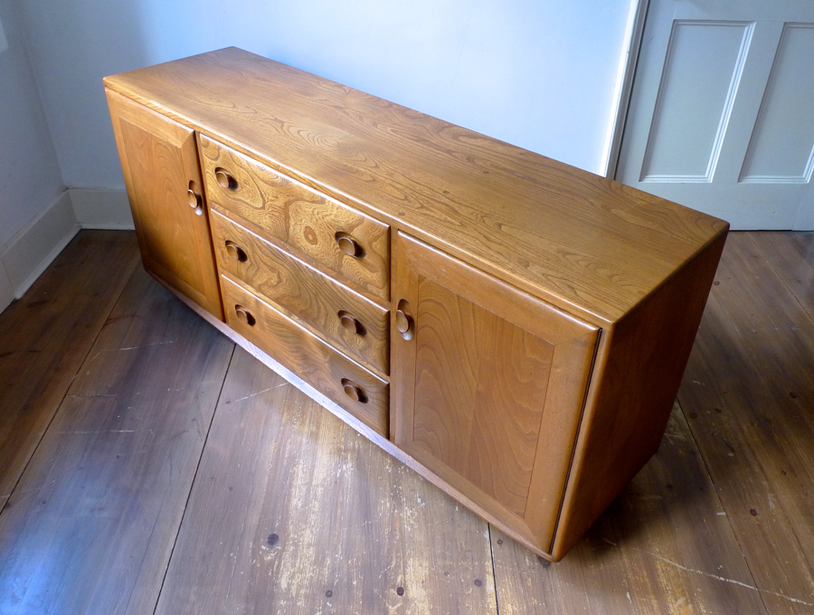 VINTAGE EARLY BLUE LABEL ERCOL WINDSOR MODEL 455 ELM SIDEBOARD 1960s