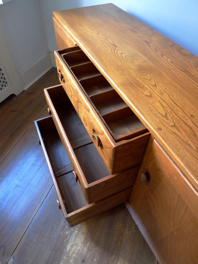 VINTAGE EARLY BLUE LABEL ERCOL WINDSOR MODEL 455 ELM SIDEBOARD 1960s