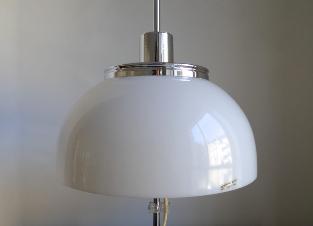 Space Age Harvey Guzzini “Faro” White Adjustable Table Lamp, 1970s