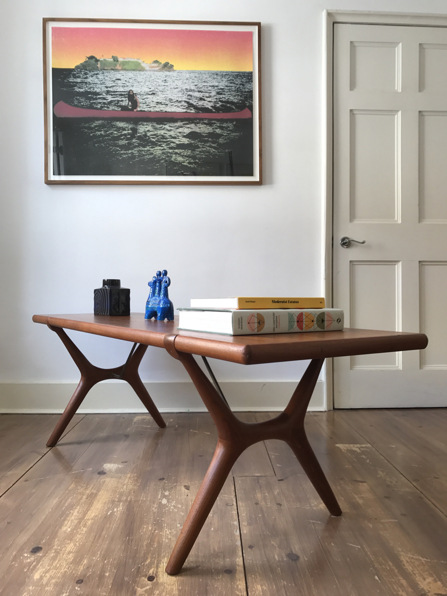 STUNNING MID-CENTURY DANISH TEAK COFFEE TABLE